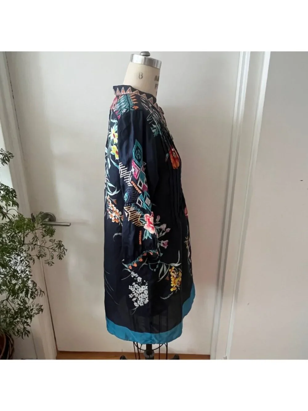 JOHNNY WAS Silk  Embroidered Navy Boho Dress/Tunic Size Small - Picture 2 of 9